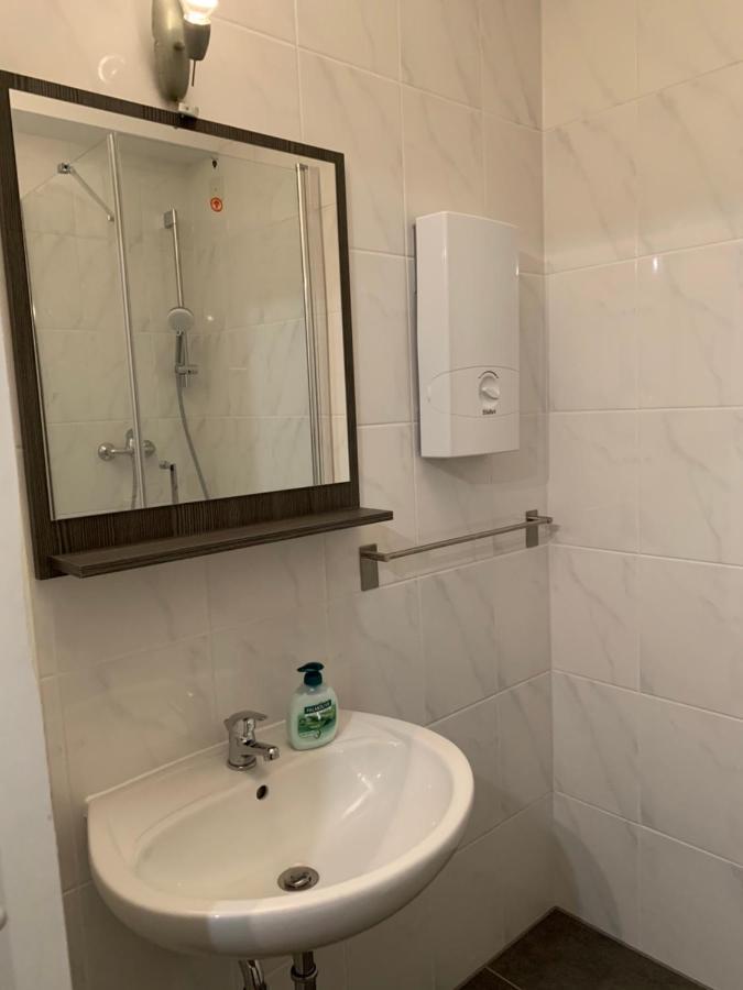 Renoviert, Modern Und Ruhig Appartement Neurenberg Buitenkant foto